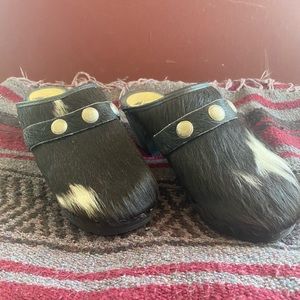 Cowhide clogs